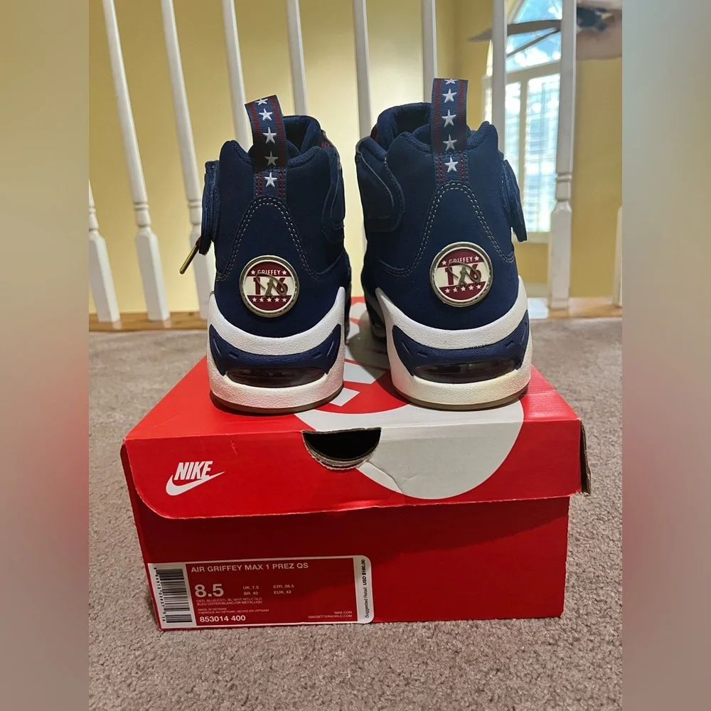 Nike stylish navy